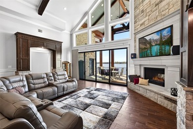 Resort style lake living at it's finest. Custom 5 bedrooms, 5 - photo 16