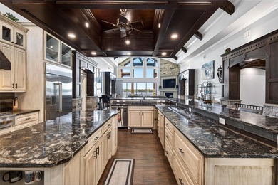 Resort style lake living at it's finest. Custom 5 bedrooms, 5 - photo 20