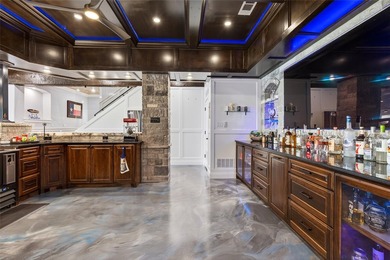Resort style lake living at it's finest. Custom 5 bedrooms, 5 - photo 21
