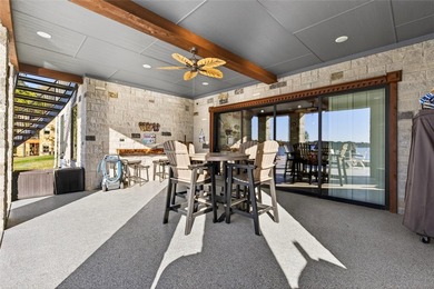 Resort style lake living at it's finest. Custom 5 bedrooms, 5 - photo 27