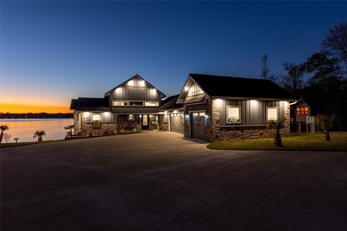 Resort style lake living at it's finest. Custom 5 bedrooms, 5 - photo 40