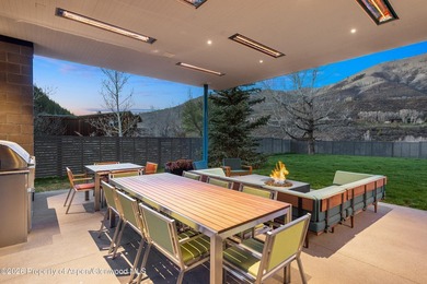 Located on a cul-de-sac just minutes from downtown Aspen, this - photo 4