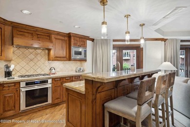 2024 renovations completed (including new decor, furniture - photo 8