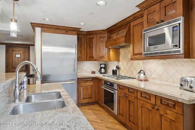 2024 renovations completed (including new decor, furniture - photo 9
