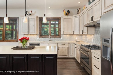 Impeccably crafted by Janckilla Construction and meticulously - photo 10