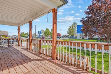 Amazing opportunity to live where you work or work close to - photo 6