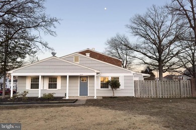 This beautifully renovated one level townhouse offers affordable - photo 2