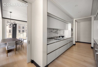 A rare combination of grand-scale living and refined intimacy - photo 6