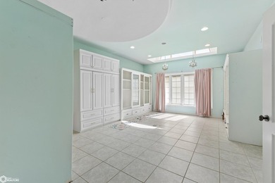 Perfectly positioned on Clear Lake's desirable south shore, this - photo 11