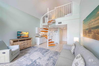 Welcome to your cozy beachfront loft retreat with beautiful - photo 2