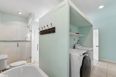 Perfectly positioned on Clear Lake's desirable south shore, this - photo 17