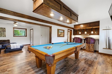 Escape to the mountains without sacrificing modern comfort at 1 - photo 4