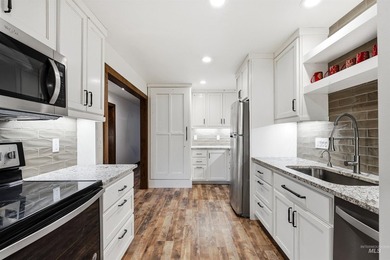 Escape to the mountains without sacrificing modern comfort at 1 - photo 5