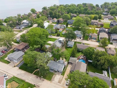 Perfectly positioned on Clear Lake's desirable south shore, this - photo 32