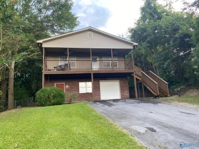 Lake Home For Sale in Guntersville, Alabama