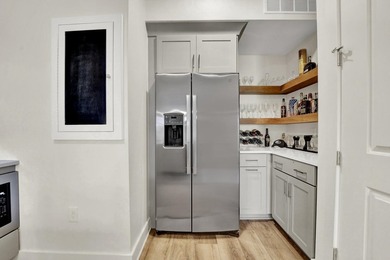 Welcome to your perfect coastal getaway! This beautifully - photo 5