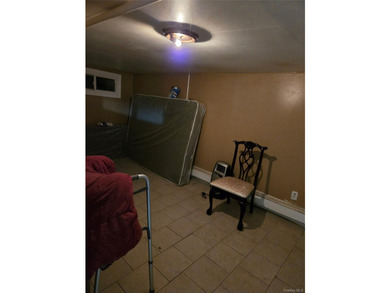 Welcome to this beautifully maintained attached one-family home - photo 19