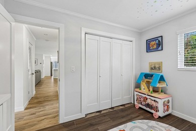Welcome to 500 SE 8th Avenue, a beautifully updated 2-bedroom - photo 21
