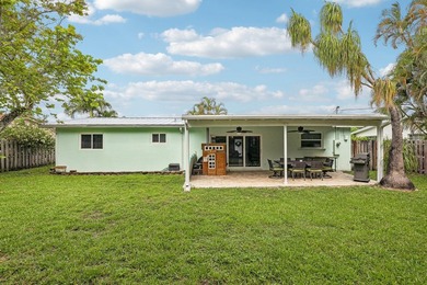 Welcome to 500 SE 8th Avenue, a beautifully updated 2-bedroom - photo 25