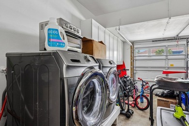 Welcome to 500 SE 8th Avenue, a beautifully updated 2-bedroom - photo 32