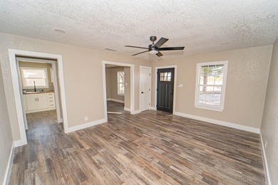 COMPLETELY REMODELED AND UPDATED!! This precious 3 bedroom, 2 - photo 2