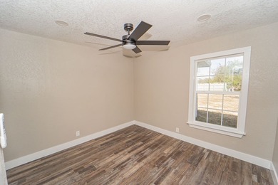 COMPLETELY REMODELED AND UPDATED!! This precious 3 bedroom, 2 - photo 8