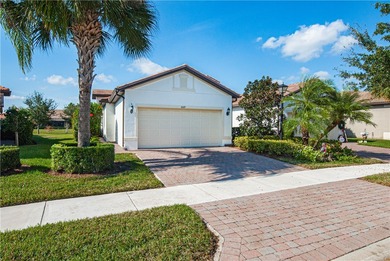 Lake Townhome/Townhouse For Sale in Vero Beach, Florida