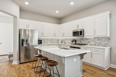 Lake Townhome/Townhouse For Sale in Lake Dallas, Texas