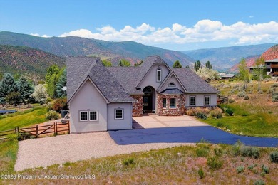 Welcome home to a comfortable Colorado lifestyle in this - photo 2