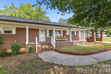 Escape to your own private country retreat with this exceptional - photo 2