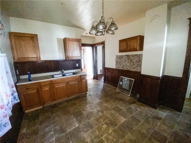 Spacious colonial located in the heart of the City of Rochester! - photo 11