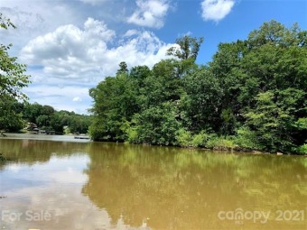 Lake Norman Lot Sale Pending in Catawba North Carolina