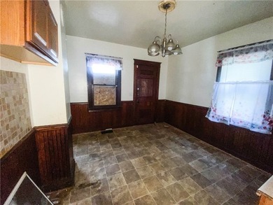 Spacious colonial located in the heart of the City of Rochester! - photo 12