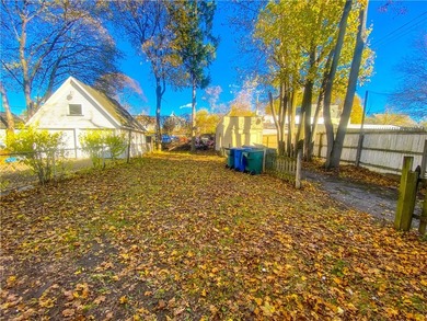 Spacious colonial located in the heart of the City of Rochester! - photo 17