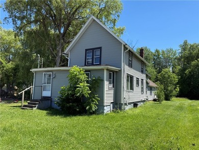 Exceptional opportunity in a highly visible location! Zoned for - photo 1