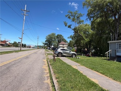 Exceptional opportunity in a highly visible location! Zoned for - photo 3