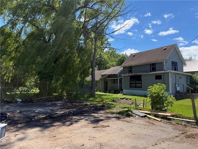 Exceptional opportunity in a highly visible location! Zoned for - photo 4