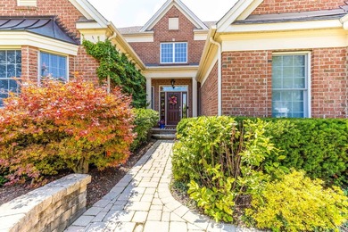 Exceptional golf course living in Hawthorn Woods Country Club! - photo 2