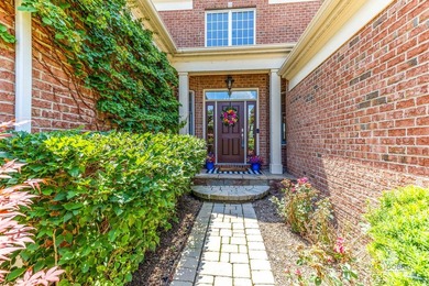 Exceptional golf course living in Hawthorn Woods Country Club! - photo 3