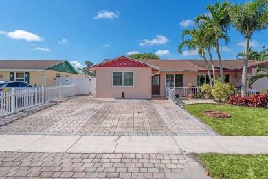 Lake Townhome/Townhouse For Sale in West Palm Beach, Florida