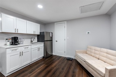 Welcome to this aviator's dream home! Turnkey remodeled. NEW - photo 21