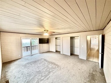 Experience the perfect blend of country privacy and lake living - photo 33