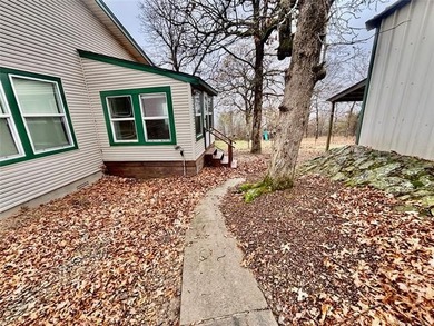 Experience the perfect blend of country privacy and lake living - photo 46