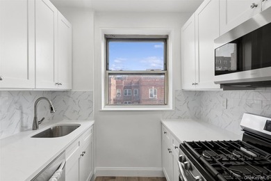 Welcome to The Greenbriar, one of Forest Hills' most - photo 3