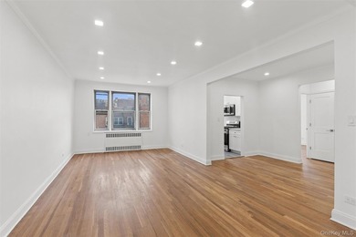 Welcome to The Greenbriar, one of Forest Hills' most - photo 4