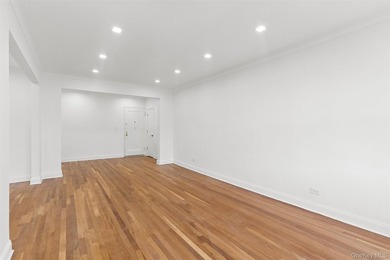 Welcome to The Greenbriar, one of Forest Hills' most - photo 6