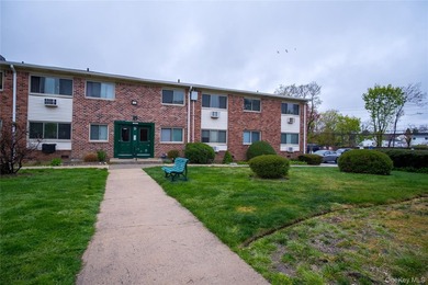 Welcome to this well-maintained unit that offers a comfortable - photo 3