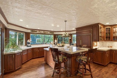 Step into a piece of timeless elegance with this extraordinary 4 - photo 2