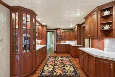 Step into a piece of timeless elegance with this extraordinary 4 - photo 6