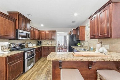 Welcome to this beautifully maintained 5-bedroom, 3-bath brick - photo 22